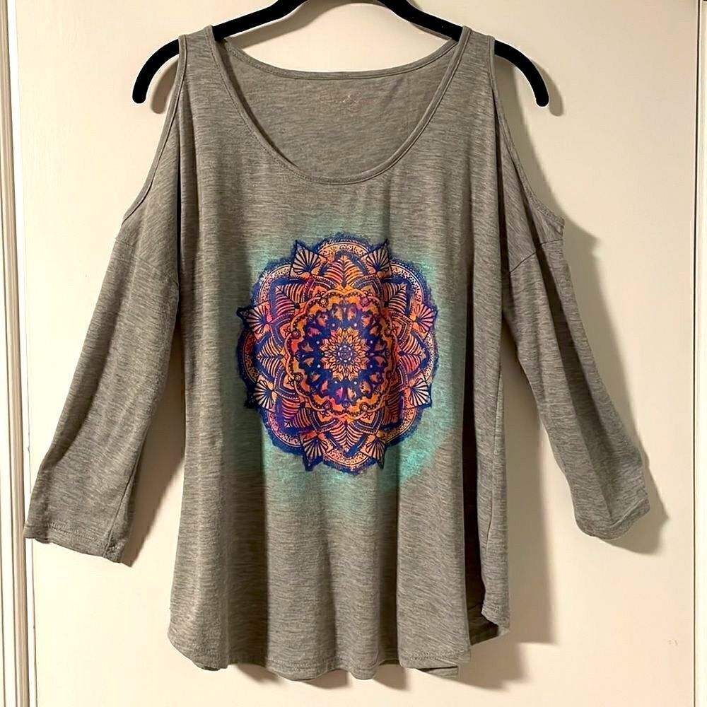 Jessica Simpson cold shoulder mandala graphic tee in grey, blue, & orang…